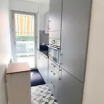Beautiful 2-bedroom With Sea View In Appartamento Antibes