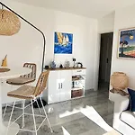 Beautiful 2-bedroom With Sea View In *