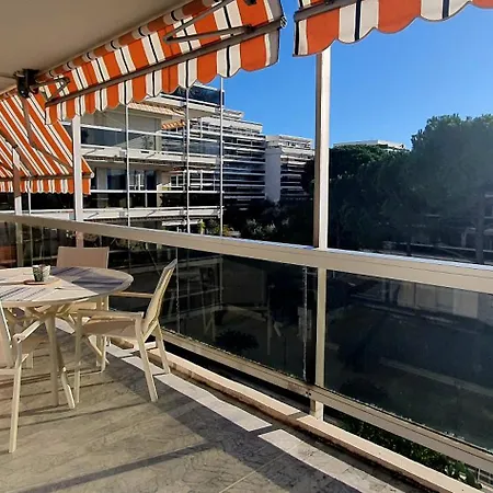 Beautiful 2-bedroom With Sea View In * Antibes