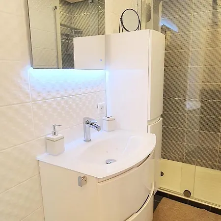Beautiful 2-bedroom With Sea View In