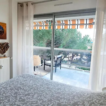 Beautiful 2-bedroom With Sea View In *