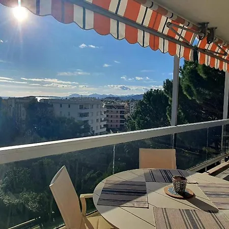 Beautiful 2-bedroom With Sea View In Appartement
