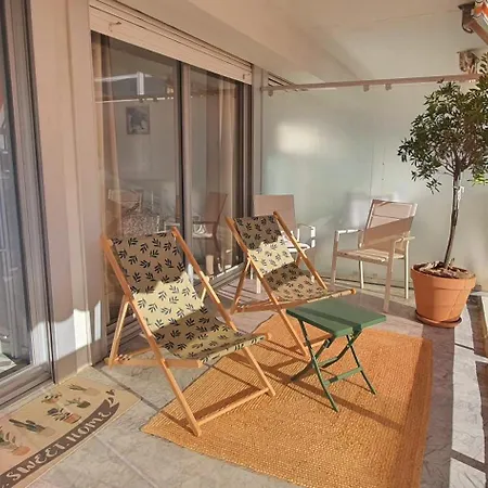 아파트 Beautiful 2-bedroom With Sea View In 앙티브