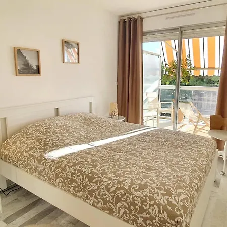 Beautiful 2-bedroom With Sea View In 아파트 *