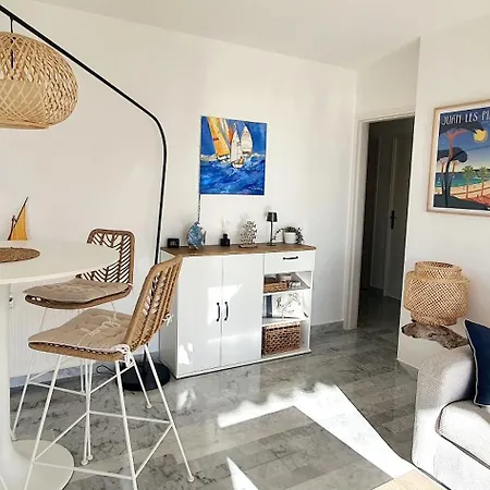 Beautiful 2-bedroom With Sea View In *