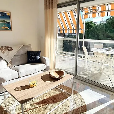 Appartement Beautiful 2-bedroom With Sea View In *